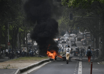 Fransa'yı polis kurşunuyla öldürülen Nael'in ateşi sardı; 4 kentte sokağa çıkma yasağı ilan edildi, 176 kişi gözaltına alındı