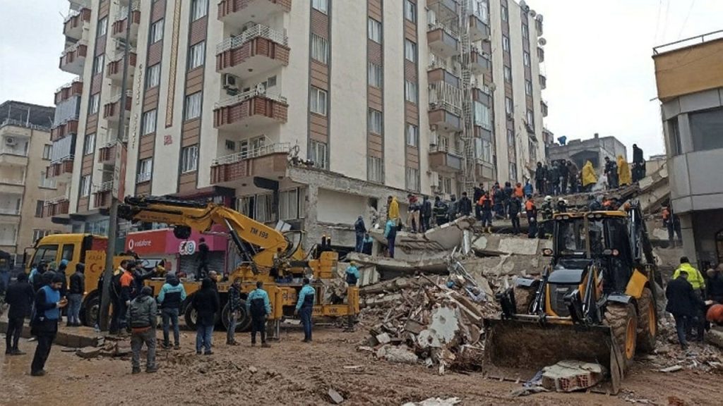 Furkan Apartmanı’nda 51 kişi öldü: İnşaat sahipleri kayıp