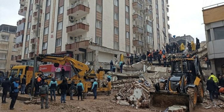 Furkan Apartmanı’nda 51 kişi öldü: İnşaat sahipleri kayıp