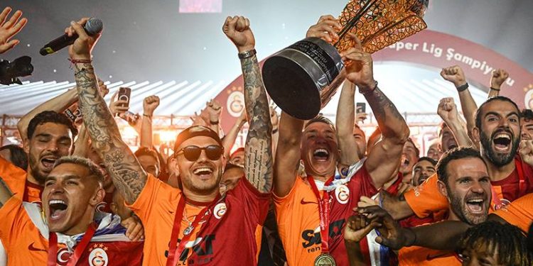 Galatasaray'ın yıldızı Mauro Icardi'den "Fener ağlama" tezahüratı!