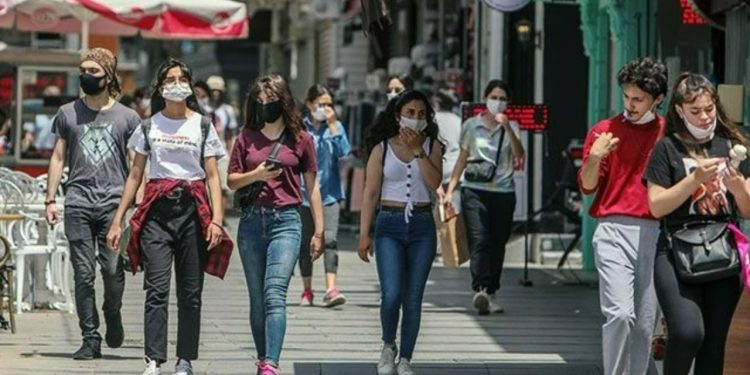 Gençlerin yüzde 63'ü Türkiye'den gitmek istiyor: En büyük gerekçe 'yaşam koşulları'