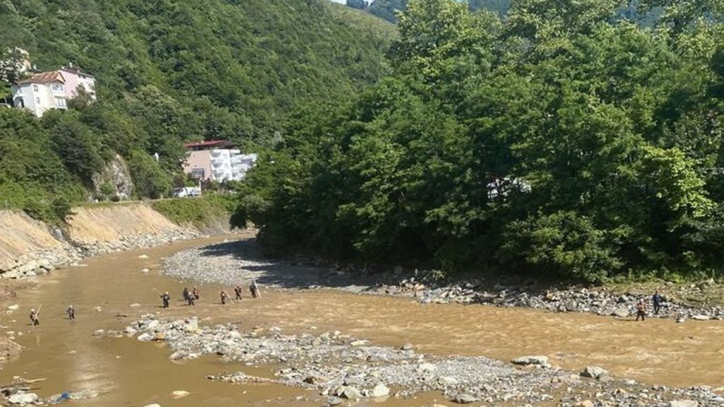 Giresun’da beş gün önce heyelanda kaybolan kişi hala bulunamadı