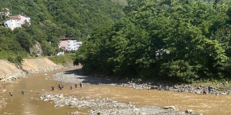 Giresun’da beş gün önce heyelanda kaybolan kişi hala bulunamadı