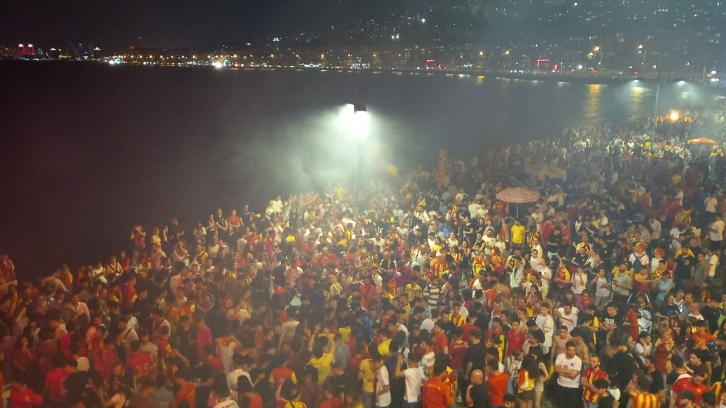 Göztepe Festivali İzmir'i sarı kırmızıya boyadı