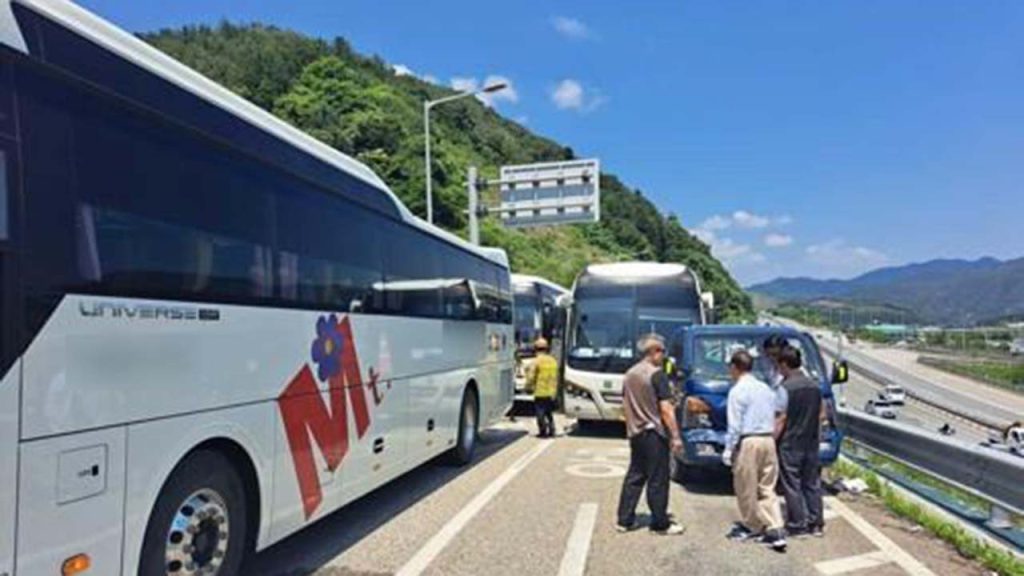 Güney Kore'de zincirleme trafik kazası: Üçü ağır 84 yaralı