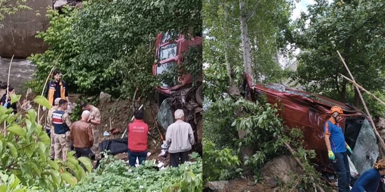 Hafif ticari araç, köprüden Harşit Çayı’na uçtu: İki ölü, üç yaralı