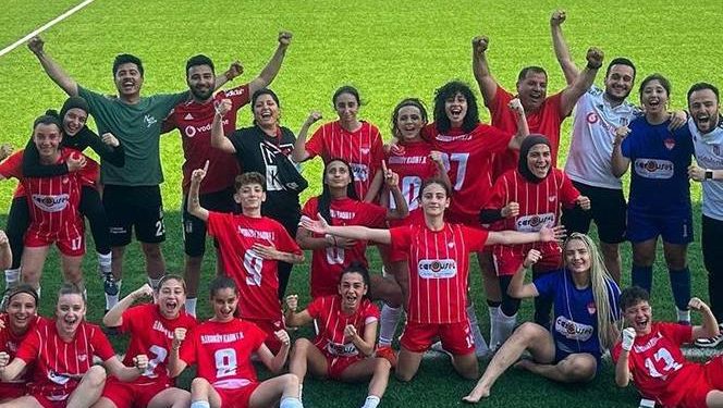 Hakem penaltı atışlarını erken bitirdi, galibiyet sevincini iki takım sırayla yaşadı