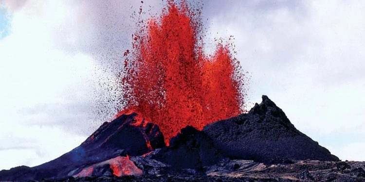 Hawaii'deki Kilauea Yanardağı faaliyete geçti