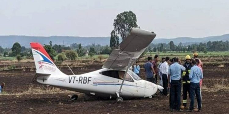 Hindistan’da askeri eğitim uçağı düştü: 2 pilot yaralandı