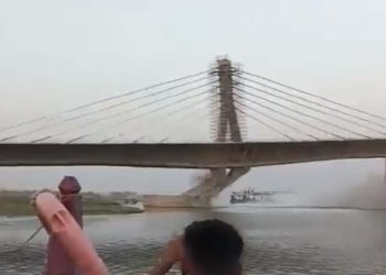 Hindistan'da inşaat halindeki köprü ikinci kez çöktü