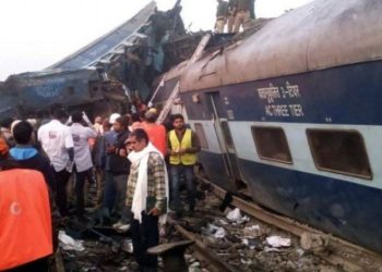 Hindistan’da tren kazası: En az 50 kişi öldü