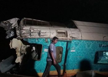 Hindistan'da üç trenin karıştığı kazada ölü sayısı 288'e yükseldi