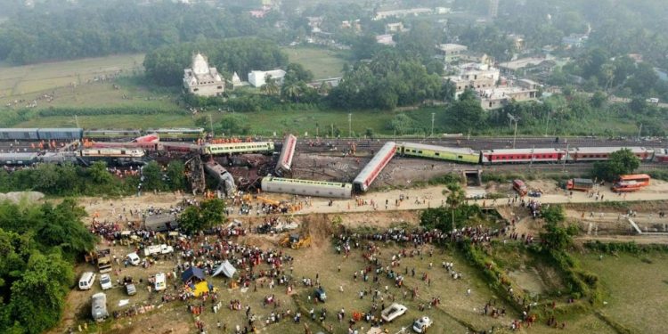 Hindistan'daki tren kazasında hayatını kaybedenlerin sayısı 288'e yükseldi