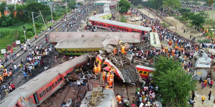 Hindistan'daki tren kazasının ayrıntıları netleşiyor
