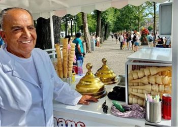 'Hollanda siyasetine en yakın isim' olan dondurmacı Musa Pekdemir vefat etti