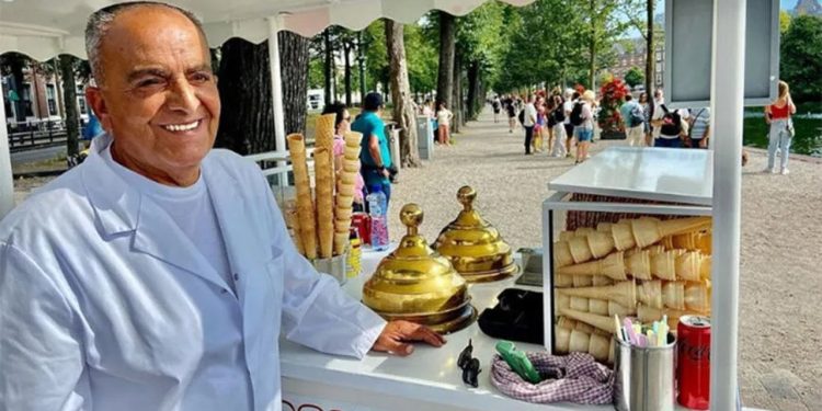 'Hollanda siyasetine en yakın isim' olan dondurmacı Musa Pekdemir vefat etti