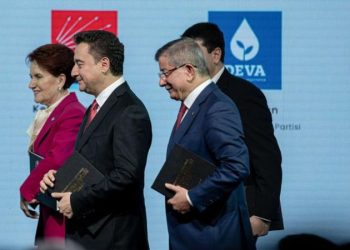 Millet İttifakı partileri, seçim sonrası izleyecekleri rotayı belirlemeye başladı. Seçim yenilgisinin ardından “iç değerlendirme” süreci başlatan Millet İttifakı’nda, ilk kopuş İYİ Parti’den geldi.