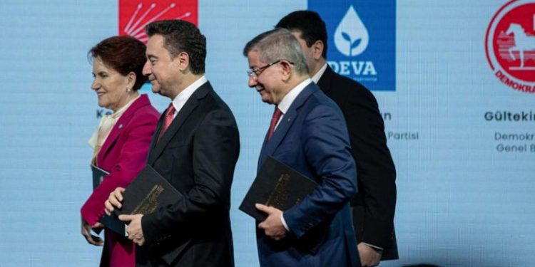 Millet İttifakı partileri, seçim sonrası izleyecekleri rotayı belirlemeye başladı. Seçim yenilgisinin ardından “iç değerlendirme” süreci başlatan Millet İttifakı’nda, ilk kopuş İYİ Parti’den geldi.