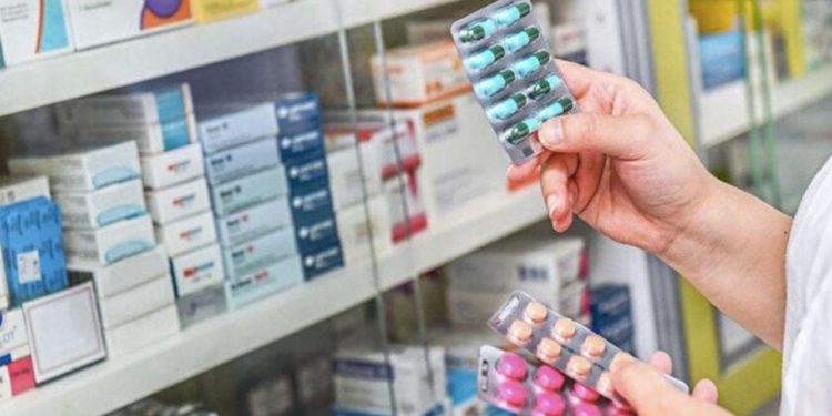 İlaç sıkıntısında kur sarmalı etkisi: Beş ilaçtan biri bulunmuyor