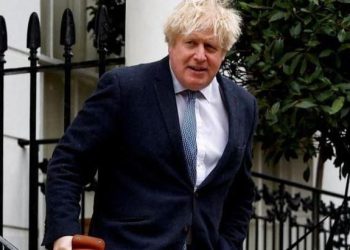 İngiltere'de Avam Kamarası İmtiyaz İnceleme Komitesi, eski başbakan Boris Johnson'la ilgili raporunu açıkladı. Komite, Johnson'ın Covid salgını döneminde konutunda verilen partilerle ilgili olarak Parlamento'yu kasıtlı olarak yanılttığı sonucuna vardı.