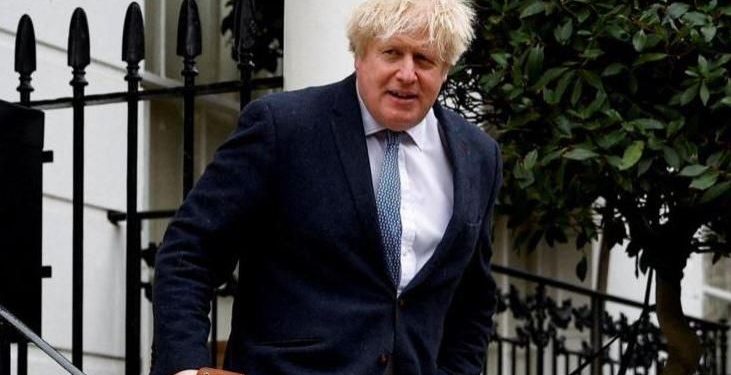 İngiltere'de Avam Kamarası İmtiyaz İnceleme Komitesi, eski başbakan Boris Johnson'la ilgili raporunu açıkladı. Komite, Johnson'ın Covid salgını döneminde konutunda verilen partilerle ilgili olarak Parlamento'yu kasıtlı olarak yanılttığı sonucuna vardı.