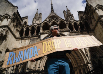 İngiltere hükümetinin yasadışı sığınmacıları Ruanda’ya gönderme planı mahkemeden döndü: “Ruanda güvenli bir ülke değil”