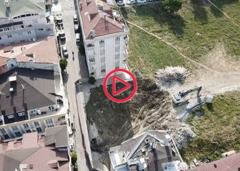 İnşaat temeli kazılırken yolda göçük oluştu: Bitişikteki bina boşaltıldı