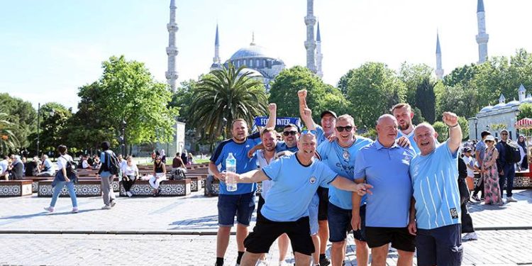 Inter ve Manchester City taraftarları İstanbul'un tarihi ve turistik mekanlarını gezdi