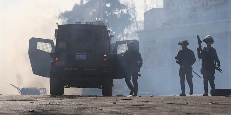 İsrail güçleri Batı Şeria'nın kuzeyindeki Cenin kentine düzenledikleri baskında 3 Filistinliyi öldürdü, 29 Filistinliyi yaraladı.