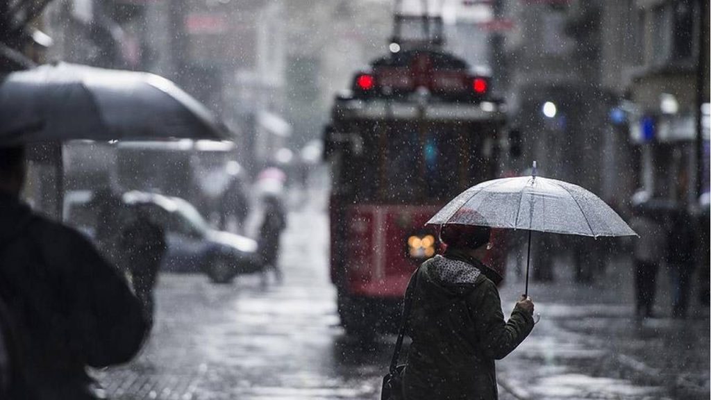 İstanbul Valiliği'nden uyarı: Bu gece ve yarın sağanak bekleniyor