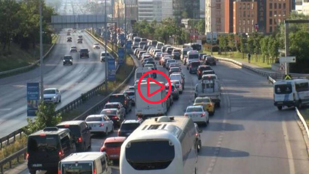 İstanbul'da bayram tatili trafiği sürüyor