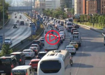İstanbul'da bayram tatili trafiği sürüyor
