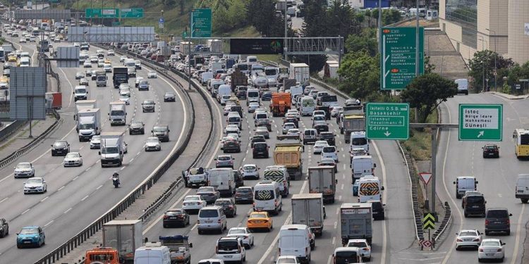 İstanbul'da tatil trafiği başladı