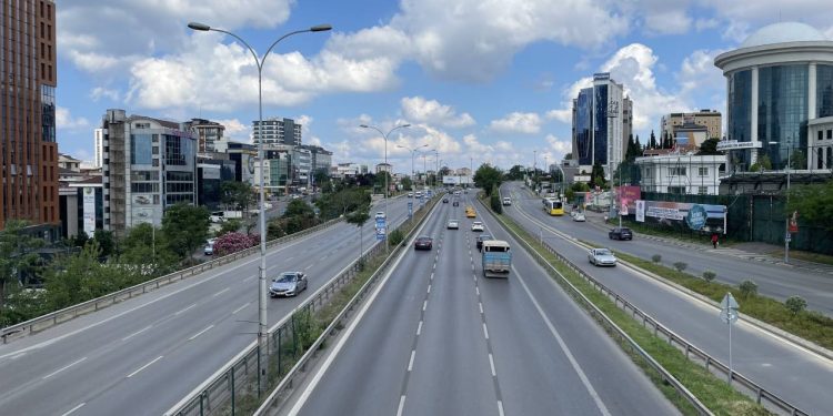 İstanbul'da trafik yoğunluğu yüzde ikiye kadar düştü