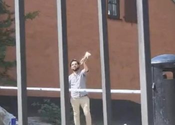 İsveç'teki izinli eylemde Kuran yakıldı, Ankara'dan tepki var