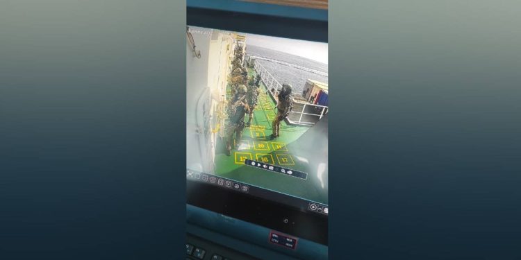 İtalyan özel kuvvetleri Türk kargo gemisini kurtardı: Göçmenler mürettebatı rehin almıştı