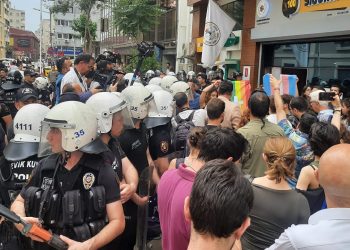 İzmir Barosu'ndan polis saldırısına suç duyurusu