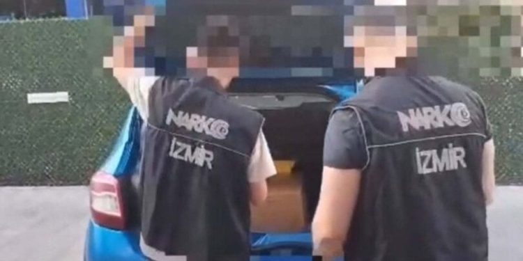 İzmir'de 55 bin 776 adet sentetik ilaç taşıyan kişi tutuklandı