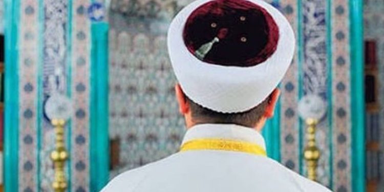 İzmir'de 842 okula din görevlileri 'manevi danışman' olarak atandı