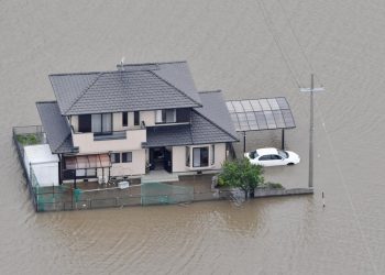 Japonya'da Mawar tayfunu: Bir kişi öldü, 2 milyon kişinin geçici tahliyesi istendi