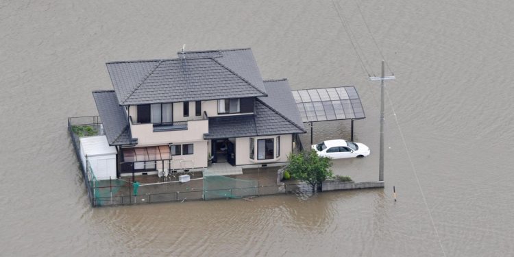 Japonya'da Mawar tayfunu: Bir kişi öldü, 2 milyon kişinin geçici tahliyesi istendi