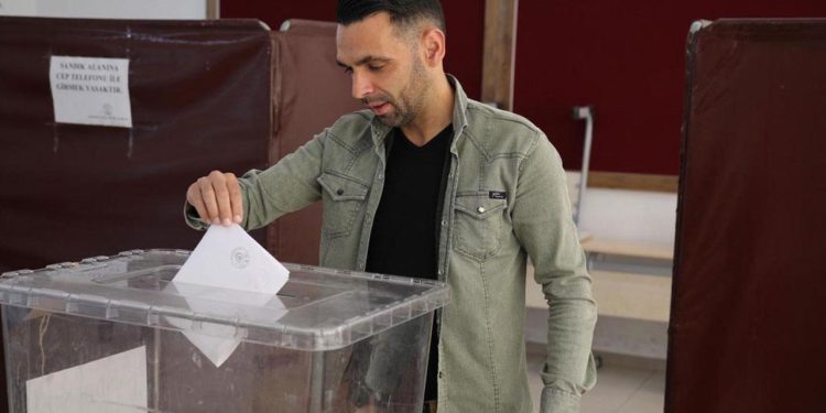 KKTC'de ara seçim için sandık başına gidildi