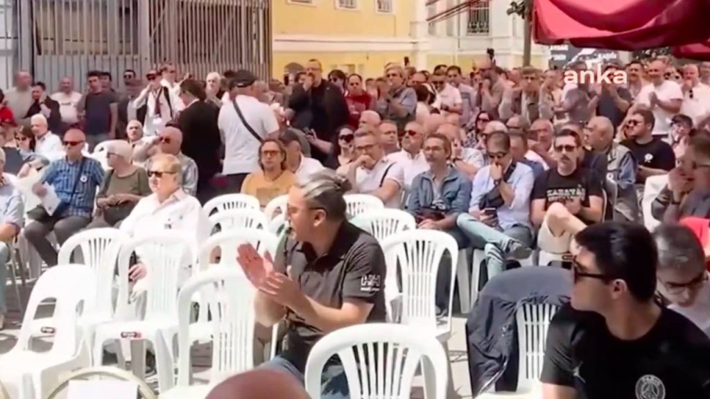 Kabataş'ın Geleneksel Pilav Günü'nde okul müdürünü protesto