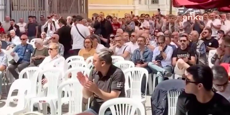 Kabataş'ın Geleneksel Pilav Günü'nde okul müdürünü protesto