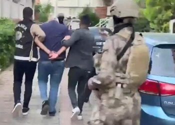 Kadıköy merkezli tefeci baskınında 20 gözaltı