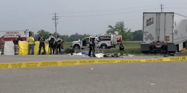 Kanada'da bir tırla yaşlıları taşıyan minibüs çarpıştı: 15 kişi öldü