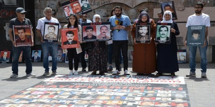 Kayıp yakınları gözaltında kaybedilenlerin akıbetini sordu