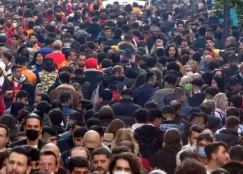 Türkiye İş Kurumu Genel Müdürlüğü (İŞKUR )verilerine göre, kayıtlı işsiz sayısı nisan ayına göre yüzde 2,5 artış göstererek 2 milyon 619 bin 985 kişi oldu. Mayıs'ta artan kayıtlı işsiz sayısı ise 64 bin olarak verilere yansıdı.