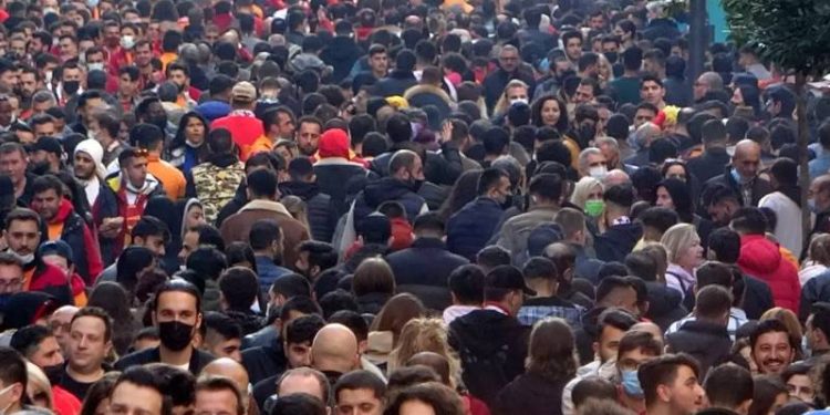 Türkiye İş Kurumu Genel Müdürlüğü (İŞKUR )verilerine göre, kayıtlı işsiz sayısı nisan ayına göre yüzde 2,5 artış göstererek 2 milyon 619 bin 985 kişi oldu. Mayıs'ta artan kayıtlı işsiz sayısı ise 64 bin olarak verilere yansıdı.