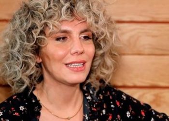 Kedisini kaybeden piyaniste üst araması ve GBT yapıldı zorla gözaltı aracına bindirildi